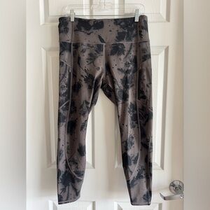 Athleta Women’s large Leggings in Black Floral Print